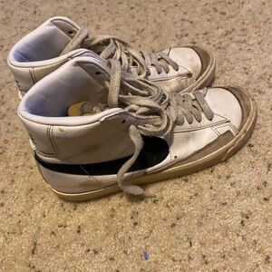 Nike White and Black Sneakers